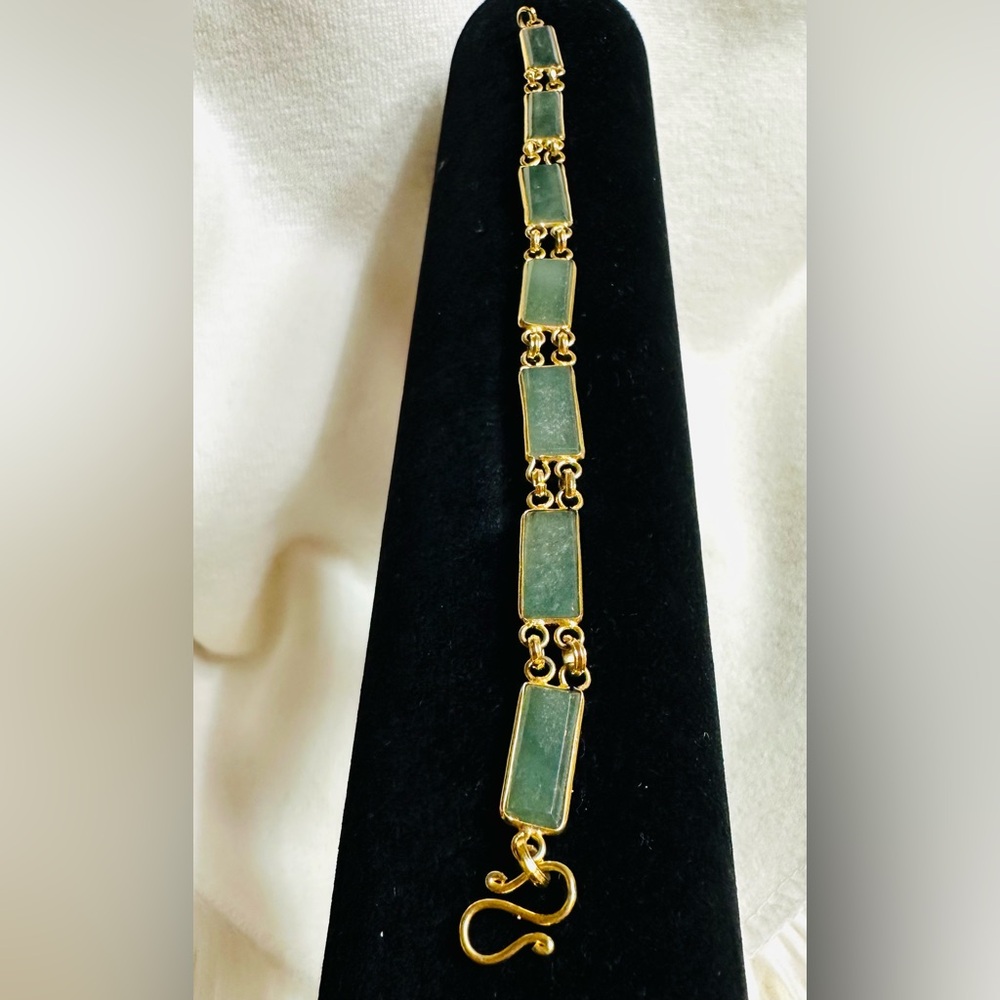 Elegant Jade and Gold-plated Bracelet